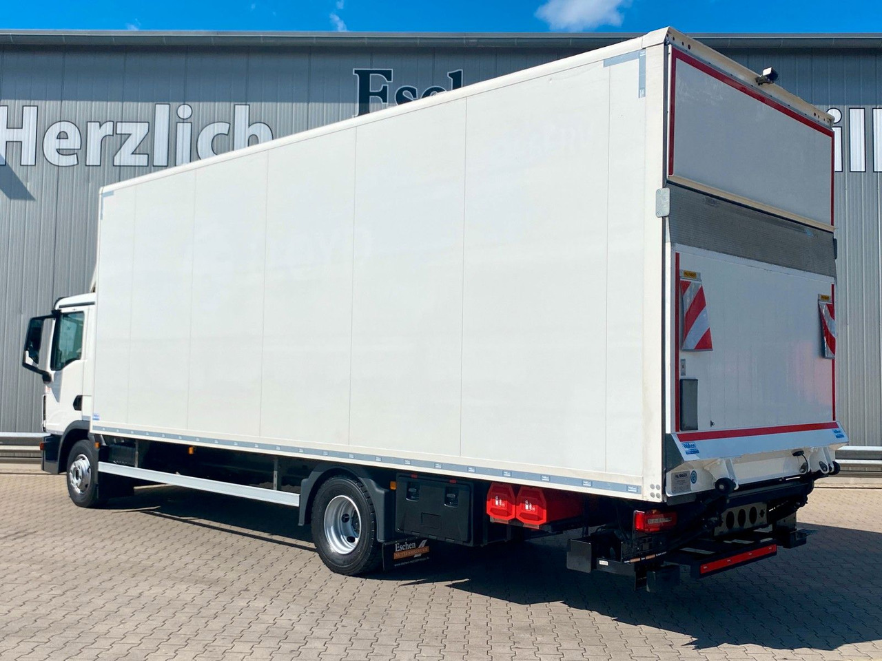MAN TGL 12.220 Automatik*LBW*HU+BremseNEU*Navi*Kamer - Kapalı kasa kamyon: fotoğraf 3 MAN TGL 12.220 Automatik*LBW*HU+BremseNEU*Navi*Kamer - Kapalı kasa kamyon: fotoğraf 3