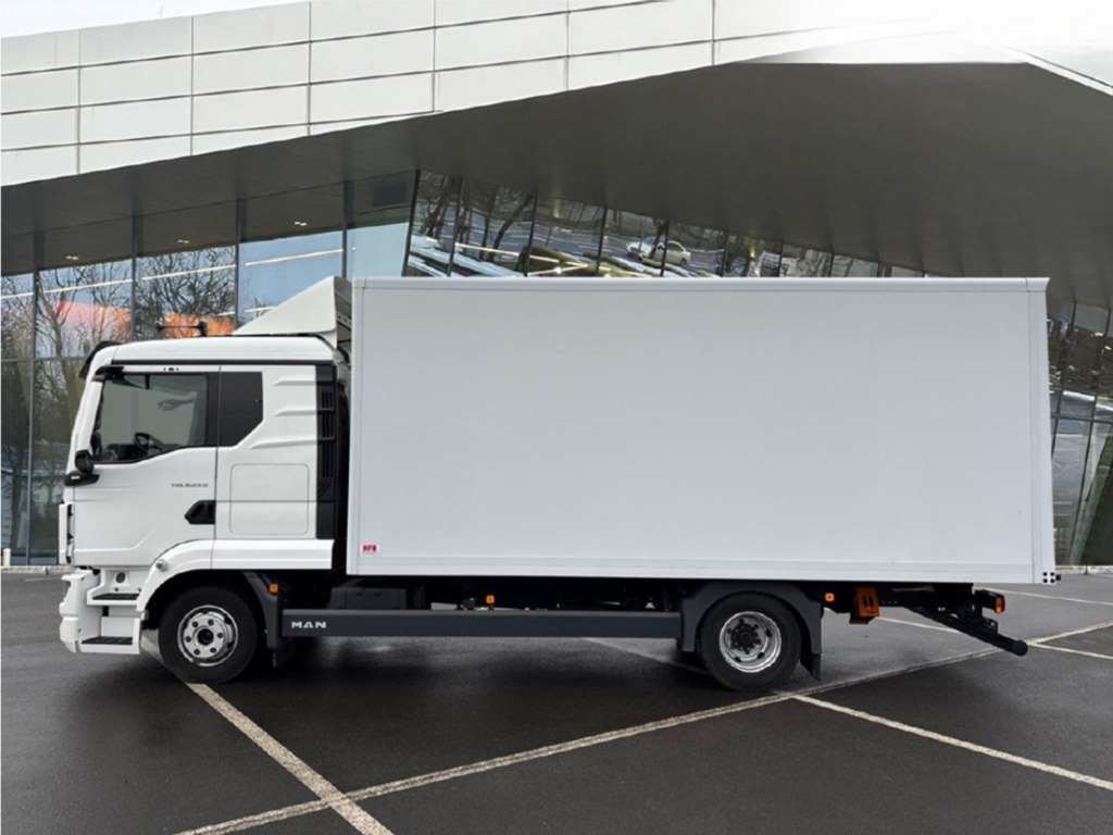 MAN TGL 8.220 4x2 BL - Kapalı kasa kamyon: fotoğraf 2 MAN TGL 8.220 4x2 BL - Kapalı kasa kamyon: fotoğraf 2