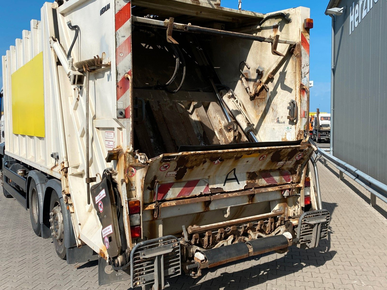 MAN TGS 26.320 6x2-4 | Zöller Medium X2EC24*3x Sitze - Çöp kamyonu: fotoğraf 3 MAN TGS 26.320 6x2-4 | Zöller Medium X2EC24*3x Sitze - Çöp kamyonu: fotoğraf 3