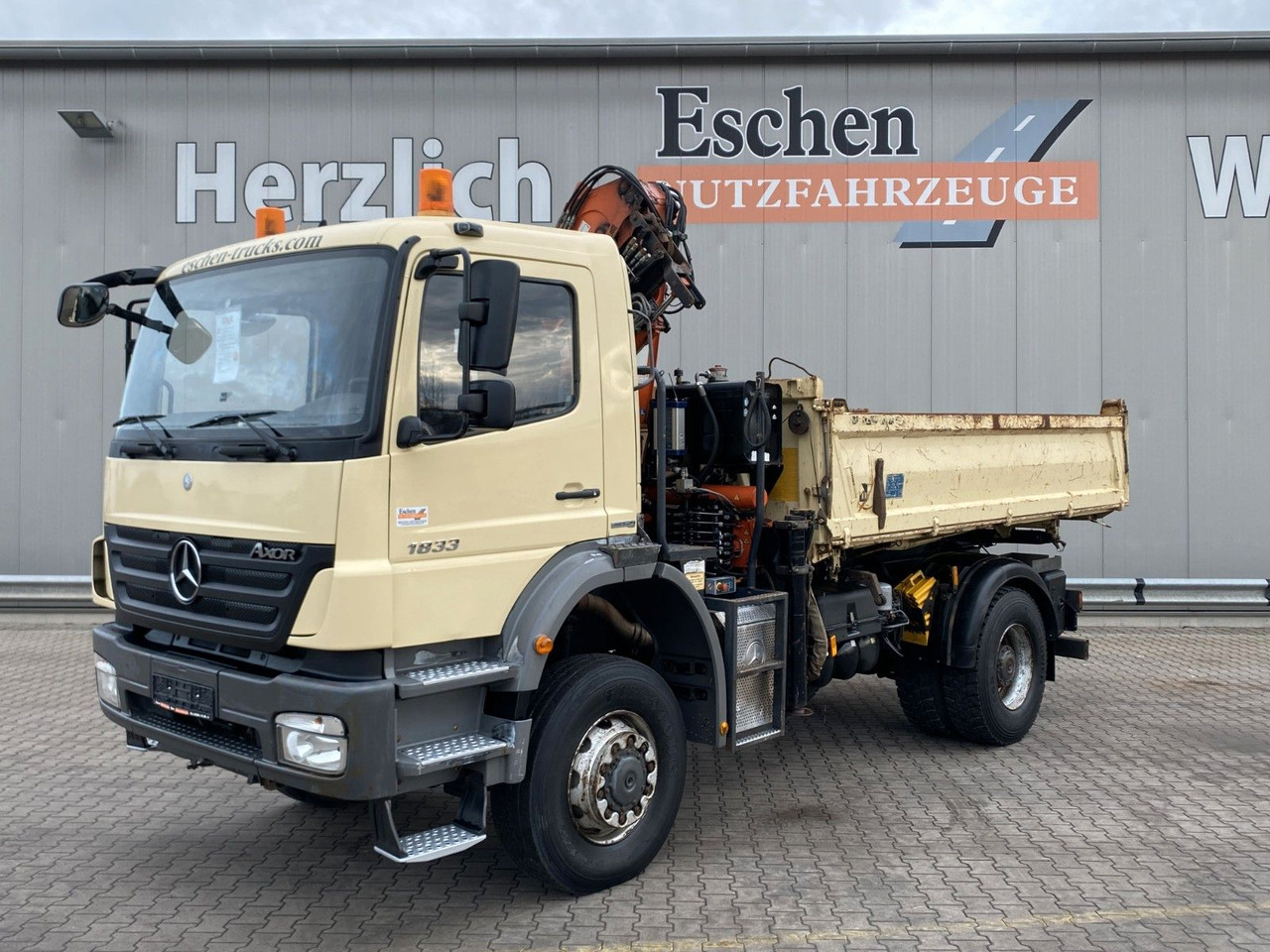 Mercedes-Benz 1833 4x4 Axor | Atlas 105.2-A2*Funk*AHK*3 Sitze - Damperli kamyon, Vinçli kamyon: fotoğraf 2 Mercedes-Benz 1833 4x4 Axor | Atlas 105.2-A2*Funk*AHK*3 Sitze - Damperli kamyon, Vinçli kamyon: fotoğraf 2