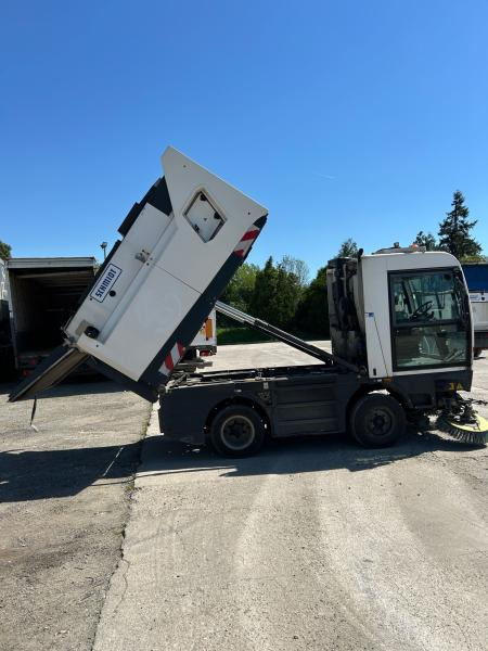 Schmidt Clingo 500 COMPACT 400 - Yol süpürme aracı: fotoğraf 4 Schmidt Clingo 500 COMPACT 400 - Yol süpürme aracı: fotoğraf 4
