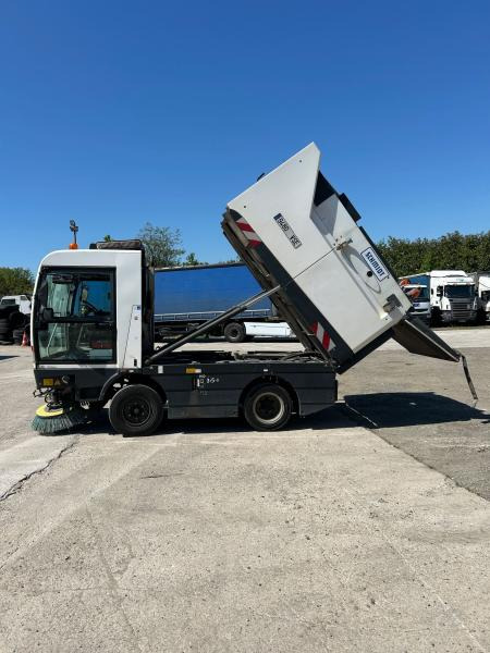Schmidt Clingo 500 COMPACT 400 - Yol süpürme aracı: fotoğraf 2 Schmidt Clingo 500 COMPACT 400 - Yol süpürme aracı: fotoğraf 2