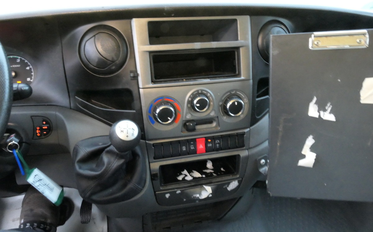 Kapalı kasa kamyonet IVECO Daily 35 S11 C30C AUTOMATIK KAMERA Regale LUFT D: fotoğraf 6