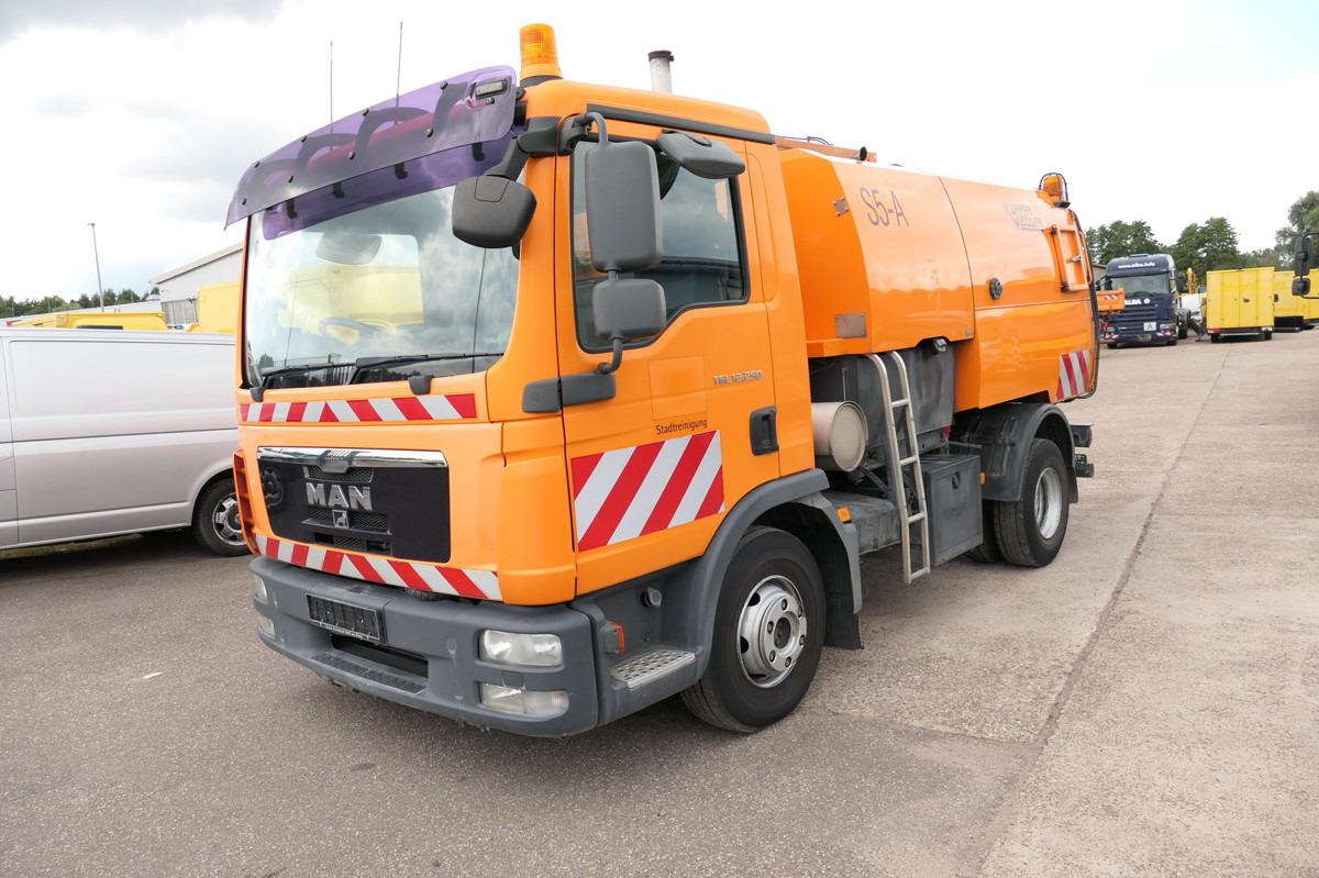 MAN TGL 12.250 4x2 BL Kehrmaschine - Yol süpürme aracı: fotoğraf 2 MAN TGL 12.250 4x2 BL Kehrmaschine - Yol süpürme aracı: fotoğraf 2