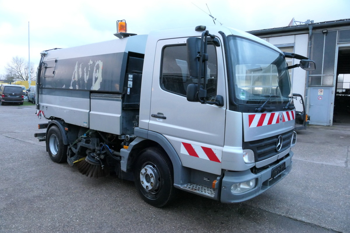 MERCEDES-BENZ Atego 1018 Rechtslenker Schmidt SK 500 R Rückfah - Yol süpürme aracı: fotoğraf 3 MERCEDES-BENZ Atego 1018 Rechtslenker Schmidt SK 500 R Rückfah - Yol süpürme aracı: fotoğraf 3
