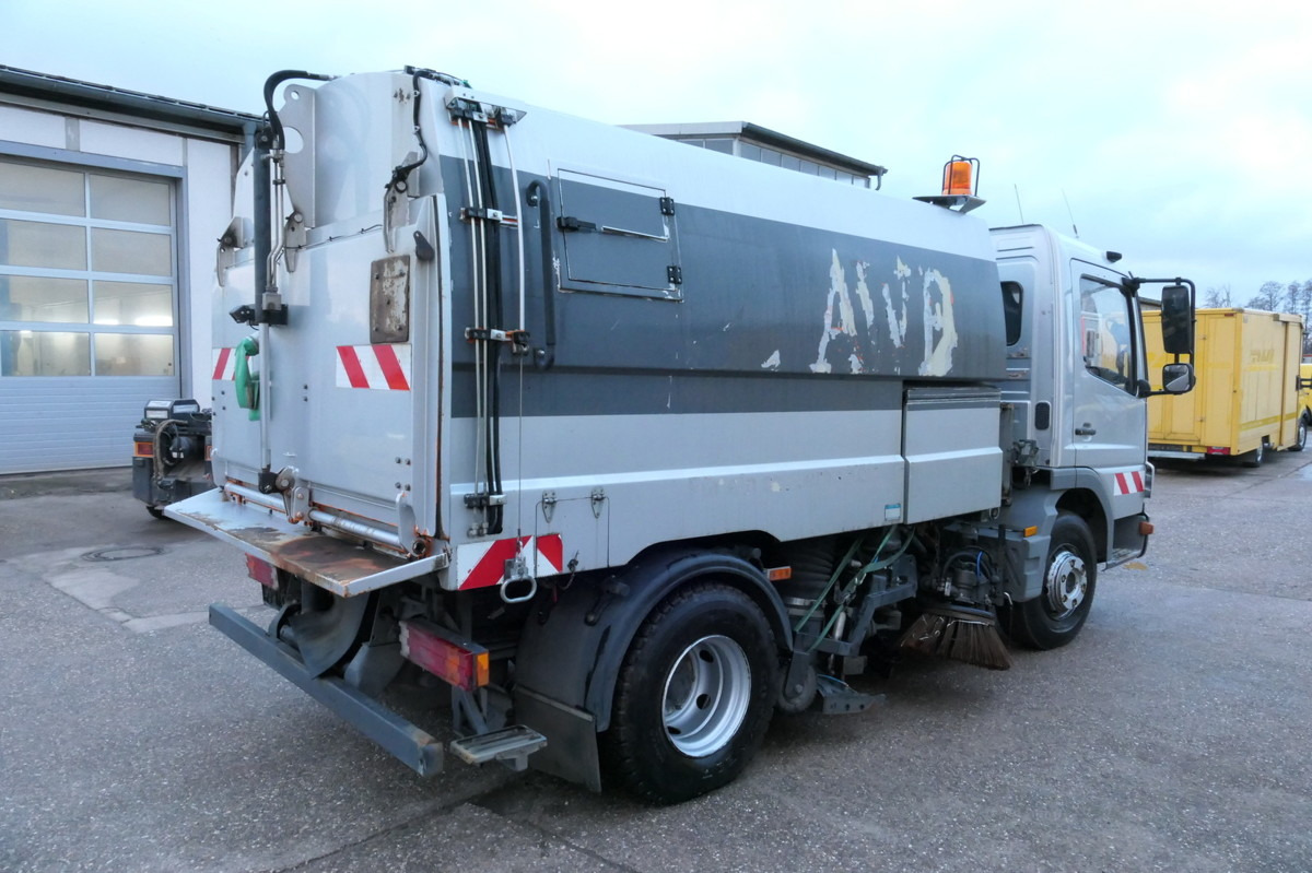 MERCEDES-BENZ Atego 1018 Rechtslenker Schmidt SK 500 R Rückfah - Yol süpürme aracı: fotoğraf 4 MERCEDES-BENZ Atego 1018 Rechtslenker Schmidt SK 500 R Rückfah - Yol süpürme aracı: fotoğraf 4