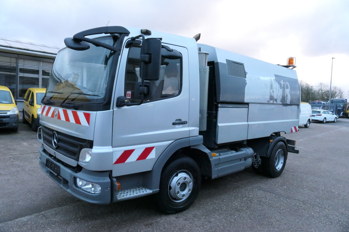 MERCEDES-BENZ Atego 1018 Rechtslenker Schmidt SK 500 R Rückfah - Yol süpürme aracı: fotoğraf 1 MERCEDES-BENZ Atego 1018 Rechtslenker Schmidt SK 500 R Rückfah - Yol süpürme aracı: fotoğraf 1