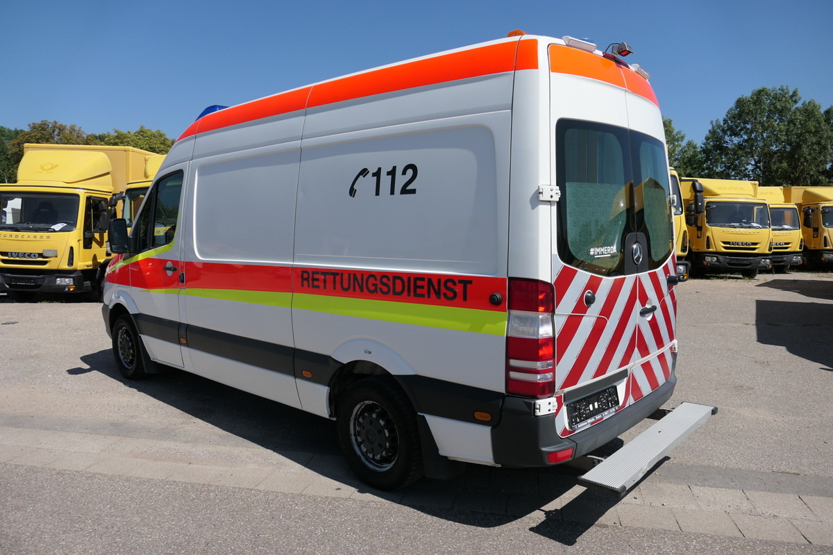 MERCEDES-BENZ Sprinter 316 CDI Klima Rettungswagen - Ambulans arabası: fotoğraf 4 MERCEDES-BENZ Sprinter 316 CDI Klima Rettungswagen - Ambulans arabası: fotoğraf 4