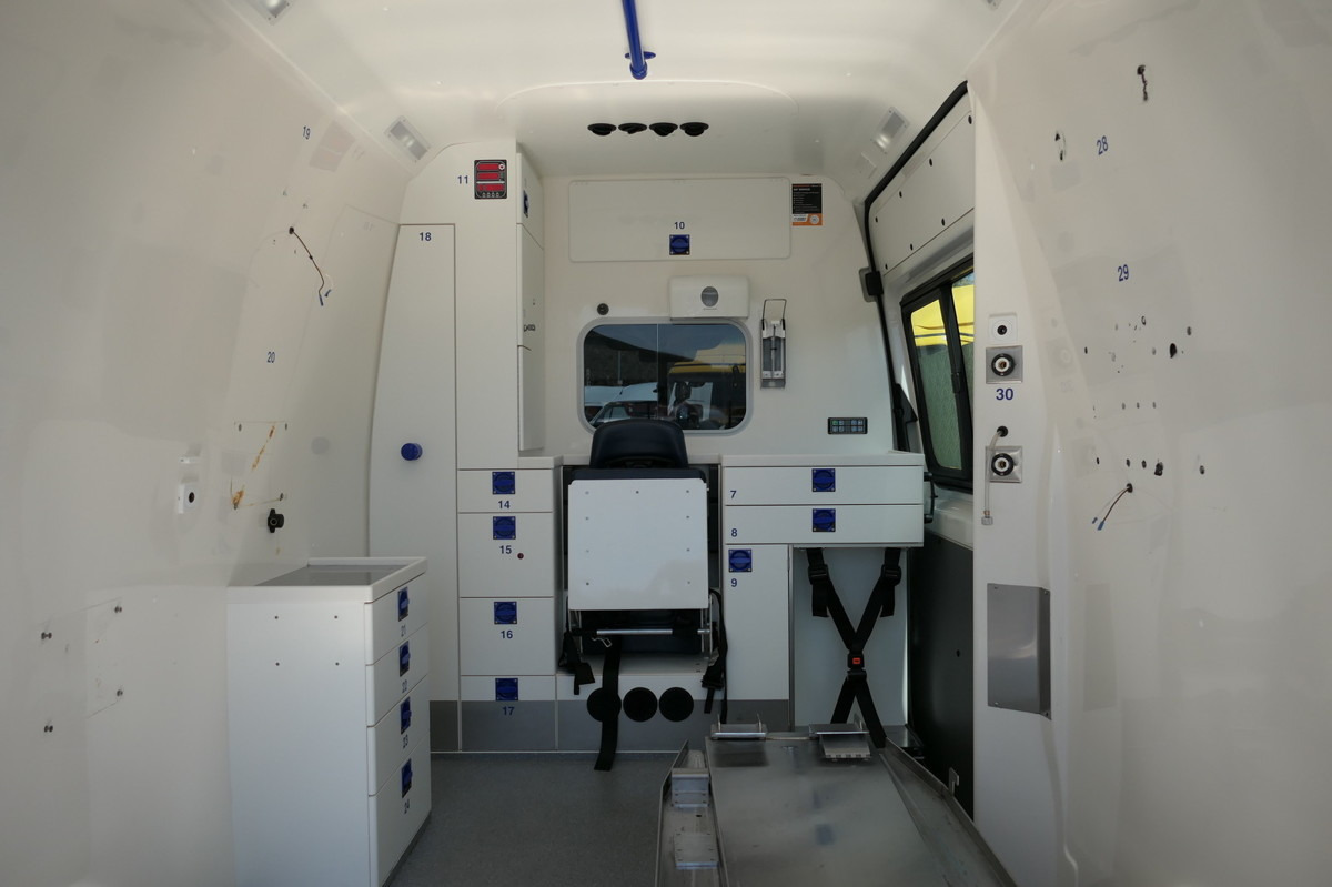 Ambulans arabası MERCEDES-BENZ Sprinter 316 CDI Klima Rettungswagen: fotoğraf 10