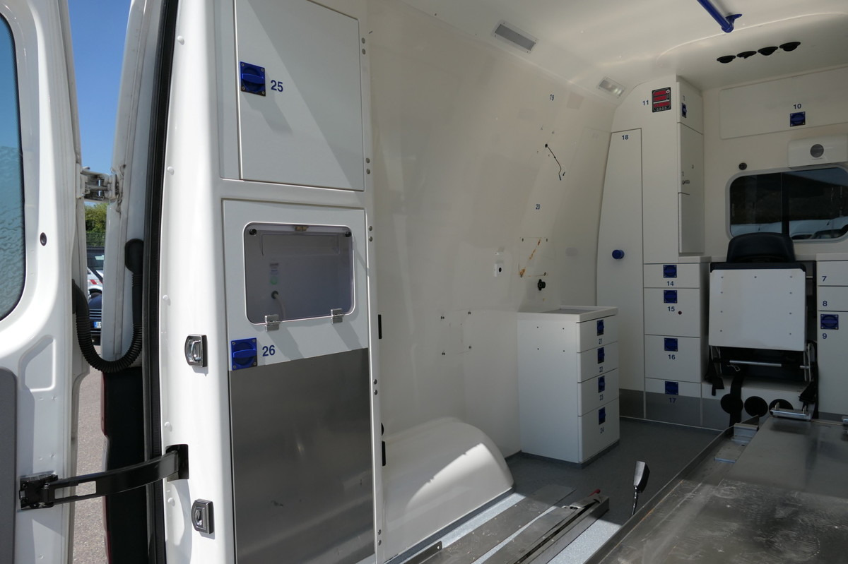 Ambulans arabası MERCEDES-BENZ Sprinter 316 CDI Klima Rettungswagen: fotoğraf 11