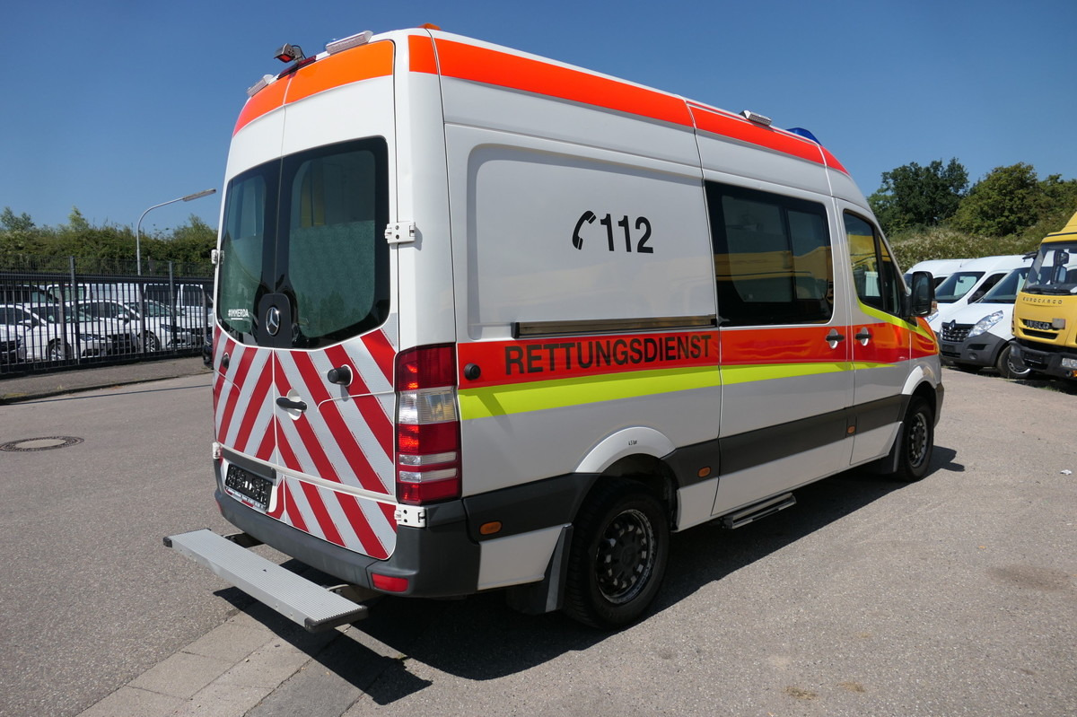 MERCEDES-BENZ Sprinter 316 CDI Klima Rettungswagen - Ambulans arabası: fotoğraf 3 MERCEDES-BENZ Sprinter 316 CDI Klima Rettungswagen - Ambulans arabası: fotoğraf 3
