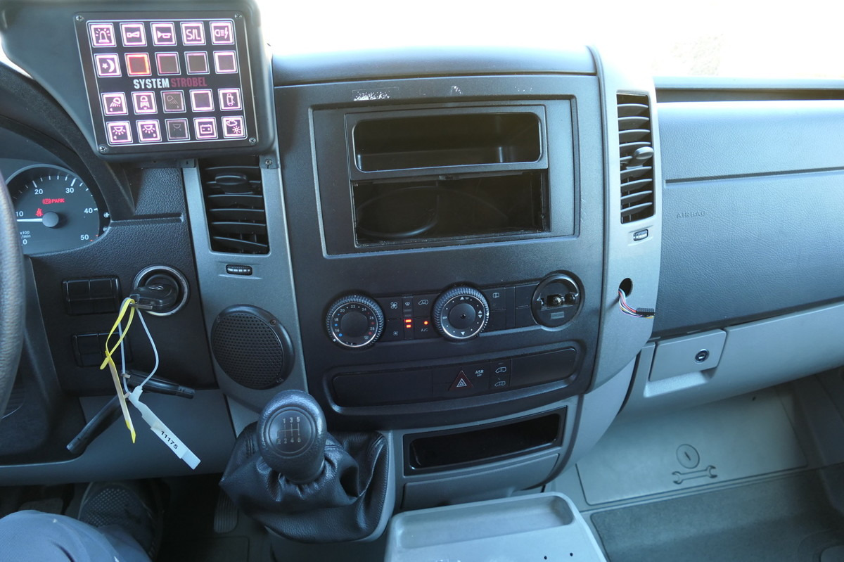 Ambulans arabası MERCEDES-BENZ Sprinter 316 CDI Klima Rettungswagen: fotoğraf 16