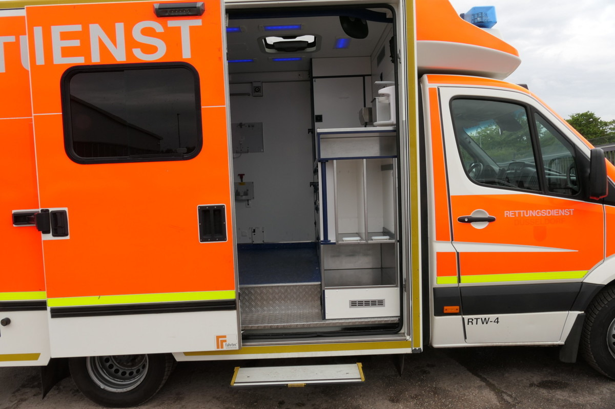 Ambulans arabası MERCEDES-BENZ Sprinter 519 CDI Klima Krankenwagen: fotoğraf 9