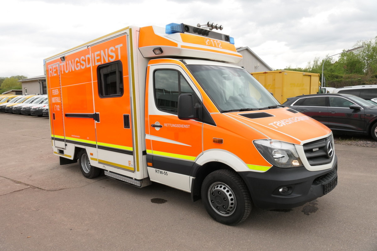 MERCEDES-BENZ Sprinter 519 CDI Klima Krankenwagen - Ambulans arabası: fotoğraf 1 MERCEDES-BENZ Sprinter 519 CDI Klima Krankenwagen - Ambulans arabası: fotoğraf 1