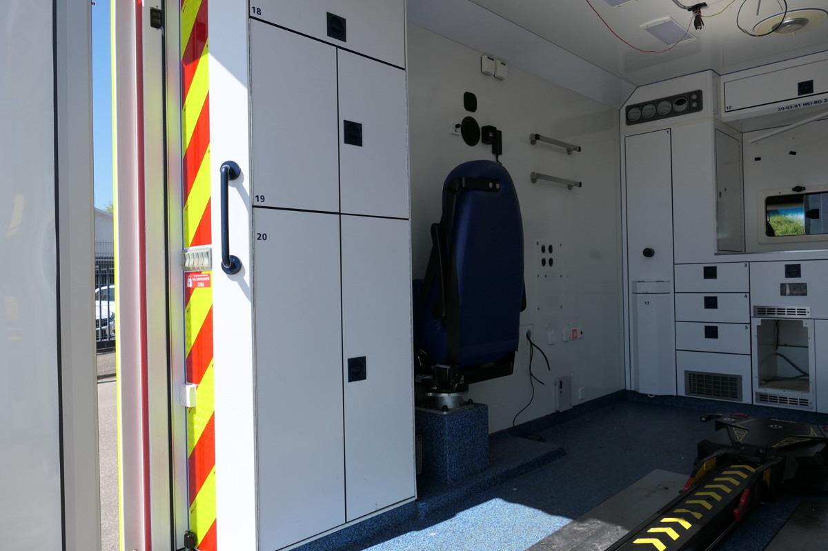 Ambulans arabası MERCEDES-BENZ Sprinter 519 CDI Klima Krankenwagen: fotoğraf 14