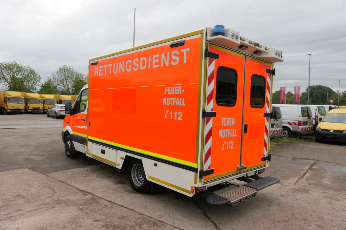 MERCEDES-BENZ Sprinter 519 CDI Klima Krankenwagen - Ambulans arabası: fotoğraf 4 MERCEDES-BENZ Sprinter 519 CDI Klima Krankenwagen - Ambulans arabası: fotoğraf 4