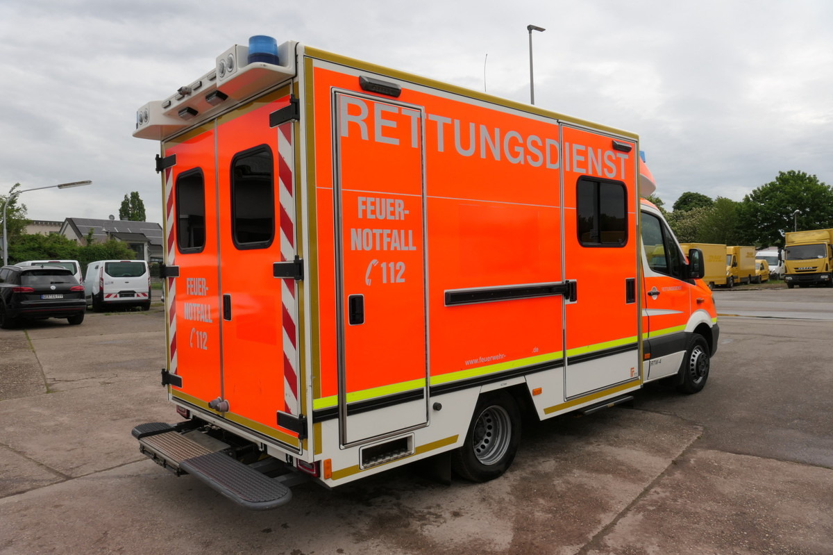 MERCEDES-BENZ Sprinter 519 CDI Klima Krankenwagen - Ambulans arabası: fotoğraf 3 MERCEDES-BENZ Sprinter 519 CDI Klima Krankenwagen - Ambulans arabası: fotoğraf 3