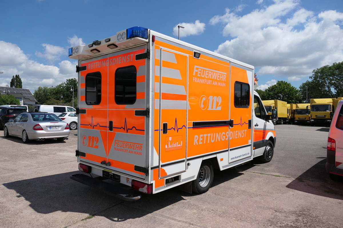 MERCEDES-BENZ Sprinter 519 CDI Klima Krankenwagen Fahrtec Aufb - Ambulans arabası: fotoğraf 4 MERCEDES-BENZ Sprinter 519 CDI Klima Krankenwagen Fahrtec Aufb - Ambulans arabası: fotoğraf 4