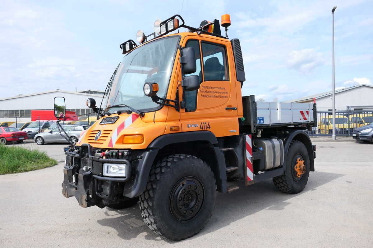 UNIMOG U400 405/12 AHK KLIMA ZAPFWELLE vorn SFZ KOMMUN - Sal/ Açık kasa kamyon, Atık toplama taşıt/ Özel amaçlı taşıt: fotoğraf 1 UNIMOG U400 405/12 AHK KLIMA ZAPFWELLE vorn SFZ KOMMUN - Sal/ Açık kasa kamyon, Atık toplama taşıt/ Özel amaçlı taşıt: fotoğraf 1