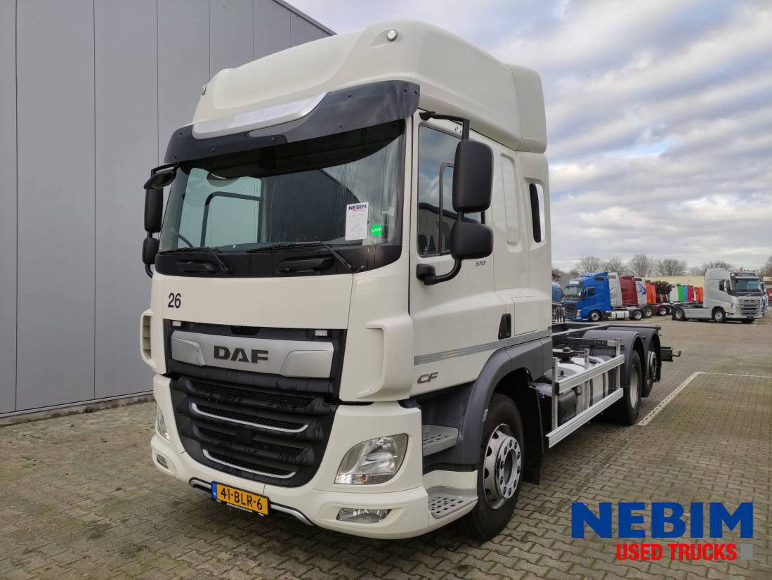 DAF CF 370 6x2 ADR/VLG - AT - 20" Twist locks - Şasi kamyon: fotoğraf 1 DAF CF 370 6x2 ADR/VLG - AT - 20" Twist locks - Şasi kamyon: fotoğraf 1