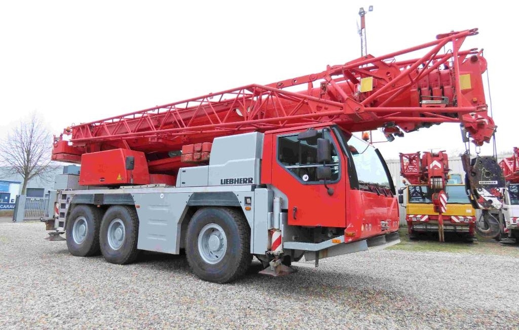 Liebherr LTM 1055-3.2 - All-terrain vinç: fotoğraf 2 Liebherr LTM 1055-3.2 - All-terrain vinç: fotoğraf 2