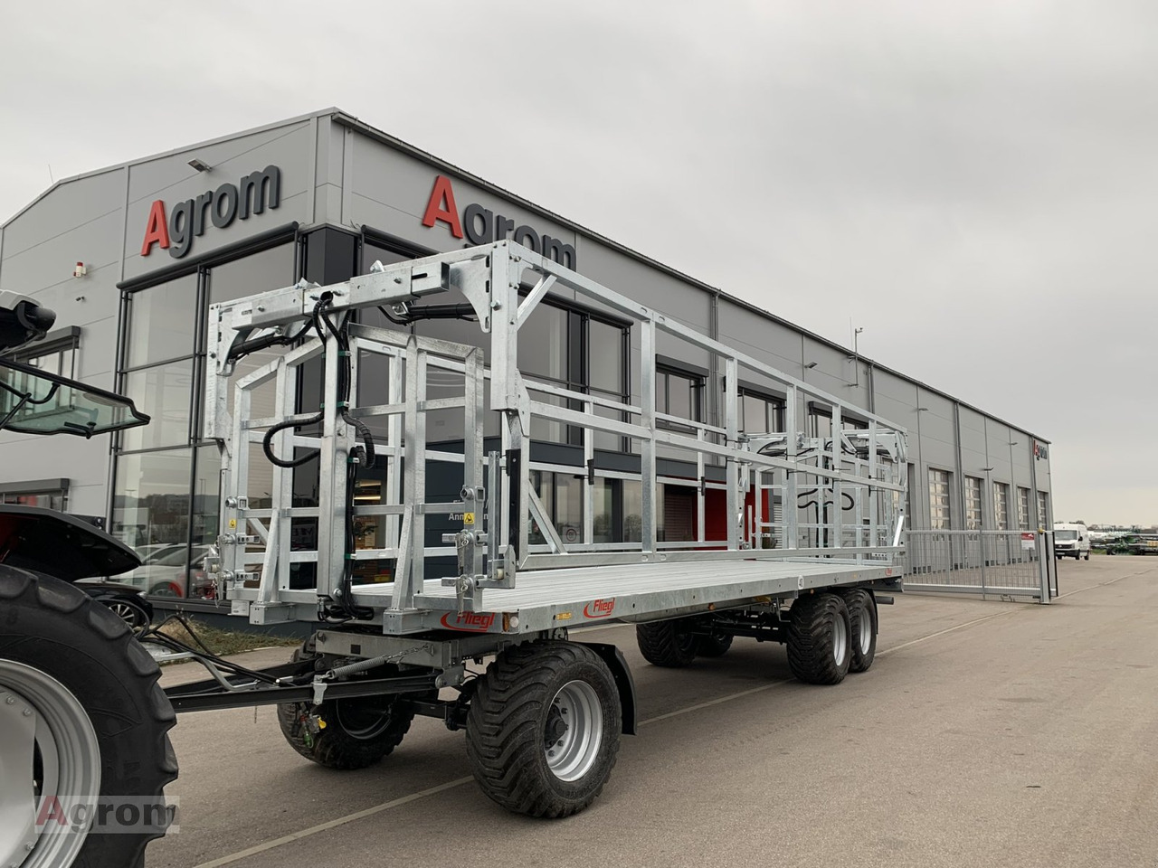 Fliegl DPW 210 BL - Platform traktör römorku: fotoğraf 1 Fliegl DPW 210 BL - Platform traktör römorku: fotoğraf 1