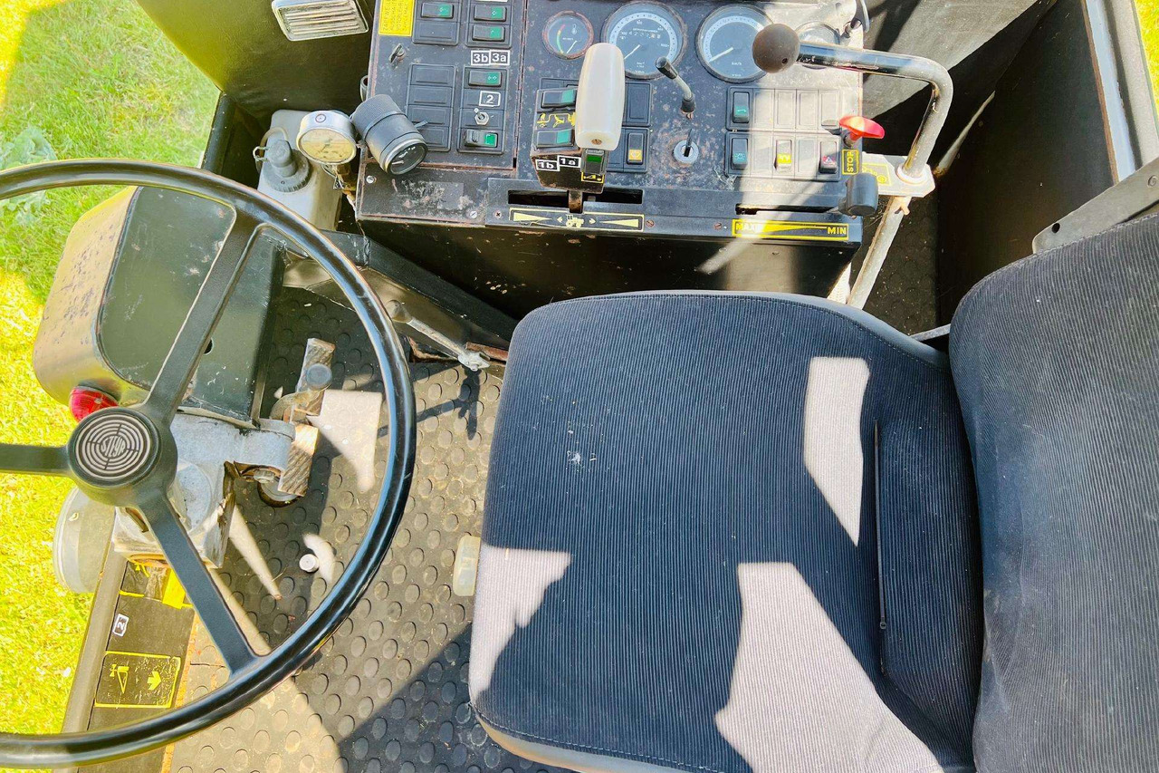 Steyr 8320 - Üzüm hasat makinası: fotoğraf 3 Steyr 8320 - Üzüm hasat makinası: fotoğraf 3