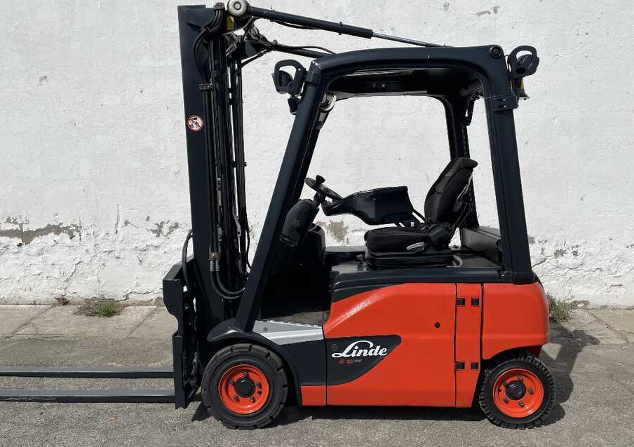 Linde E 16 P-02 - Elektrikli forklift: fotoğraf 4 Linde E 16 P-02 - Elektrikli forklift: fotoğraf 4