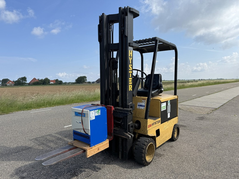 Hyster E2.50XL - Elektrikli forklift: fotoğraf 1 Hyster E2.50XL - Elektrikli forklift: fotoğraf 1