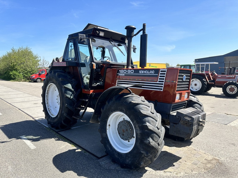 New Holland 180-90 DT - Traktör: fotoğraf 4 New Holland 180-90 DT - Traktör: fotoğraf 4