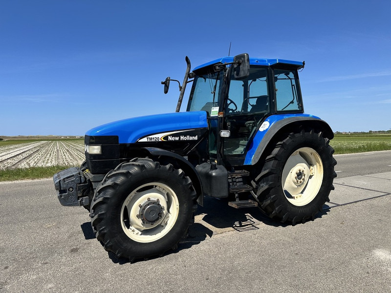New Holland 8260 - Traktör: fotoğraf 1 New Holland 8260 - Traktör: fotoğraf 1