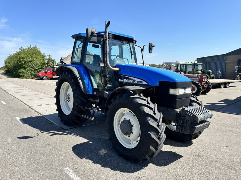 New Holland 8260 - Traktör: fotoğraf 4 New Holland 8260 - Traktör: fotoğraf 4