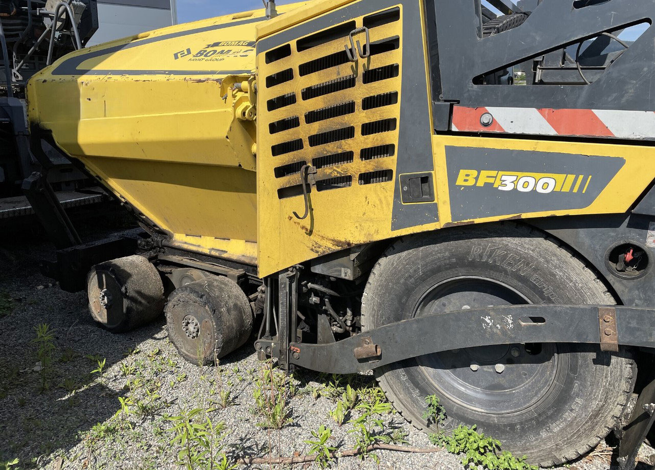 Bomag BF300 P-2 - Asfalt serici: fotoğraf 3 Bomag BF300 P-2 - Asfalt serici: fotoğraf 3