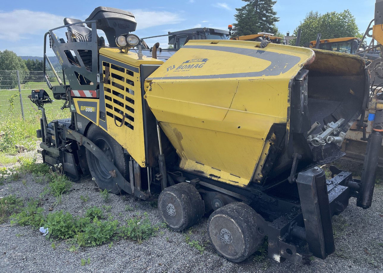 Bomag BF300 P-2 - Asfalt serici: fotoğraf 2 Bomag BF300 P-2 - Asfalt serici: fotoğraf 2