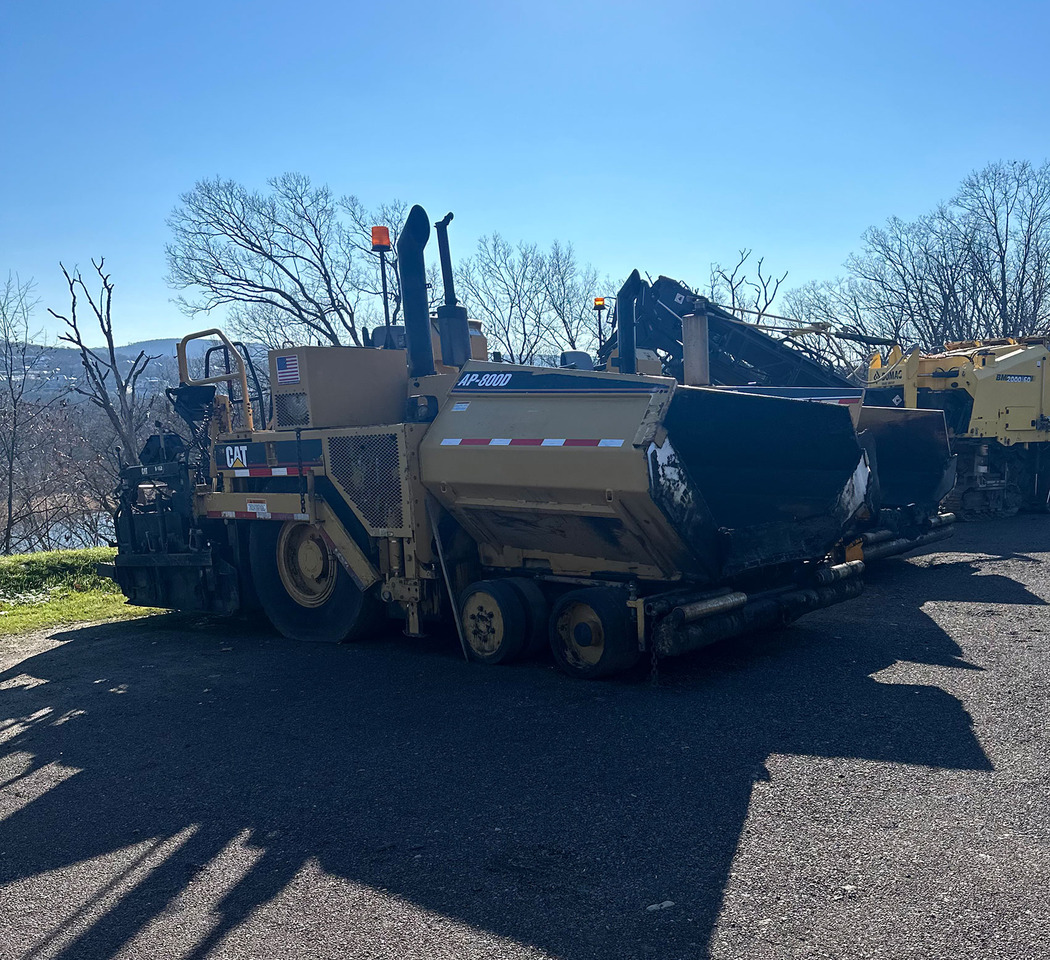 Caterpillar AP-800D - Asfalt serici: fotoğraf 1 Caterpillar AP-800D - Asfalt serici: fotoğraf 1