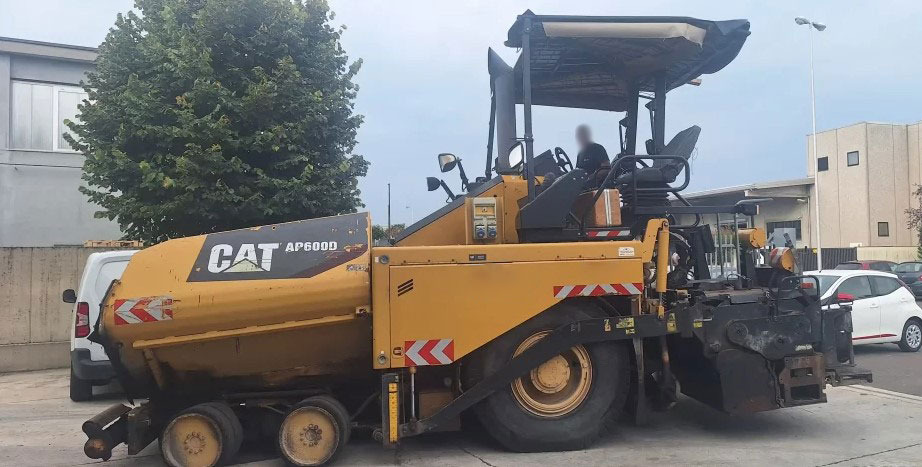 Caterpillar AP600D - Asfalt serici: fotoğraf 2 Caterpillar AP600D - Asfalt serici: fotoğraf 2