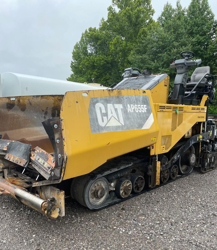 Caterpillar AP655F - Asfalt serici: fotoğraf 1 Caterpillar AP655F - Asfalt serici: fotoğraf 1