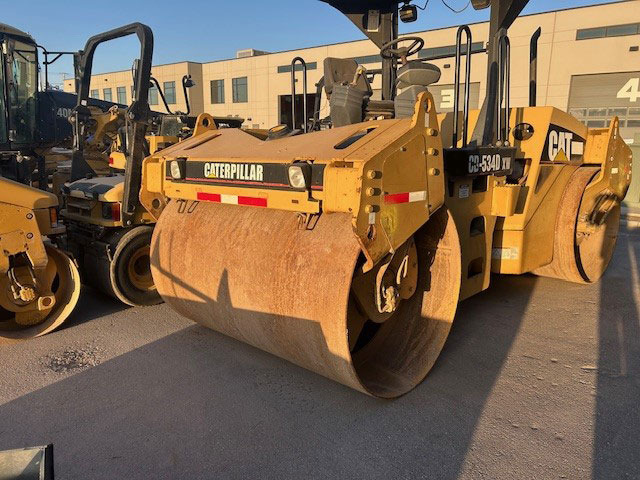 Caterpillar CB-543D XW - Silindir makinesi: fotoğraf 3 Caterpillar CB-543D XW - Silindir makinesi: fotoğraf 3