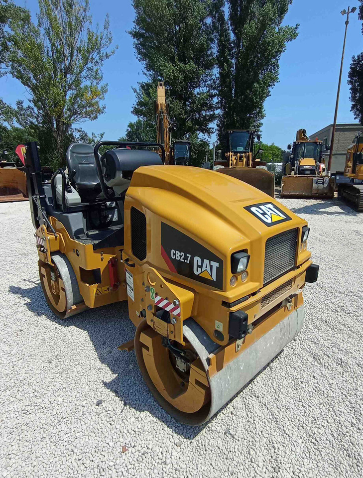 Caterpillar CB2.7 - Silindir makinesi: fotoğraf 5 Caterpillar CB2.7 - Silindir makinesi: fotoğraf 5