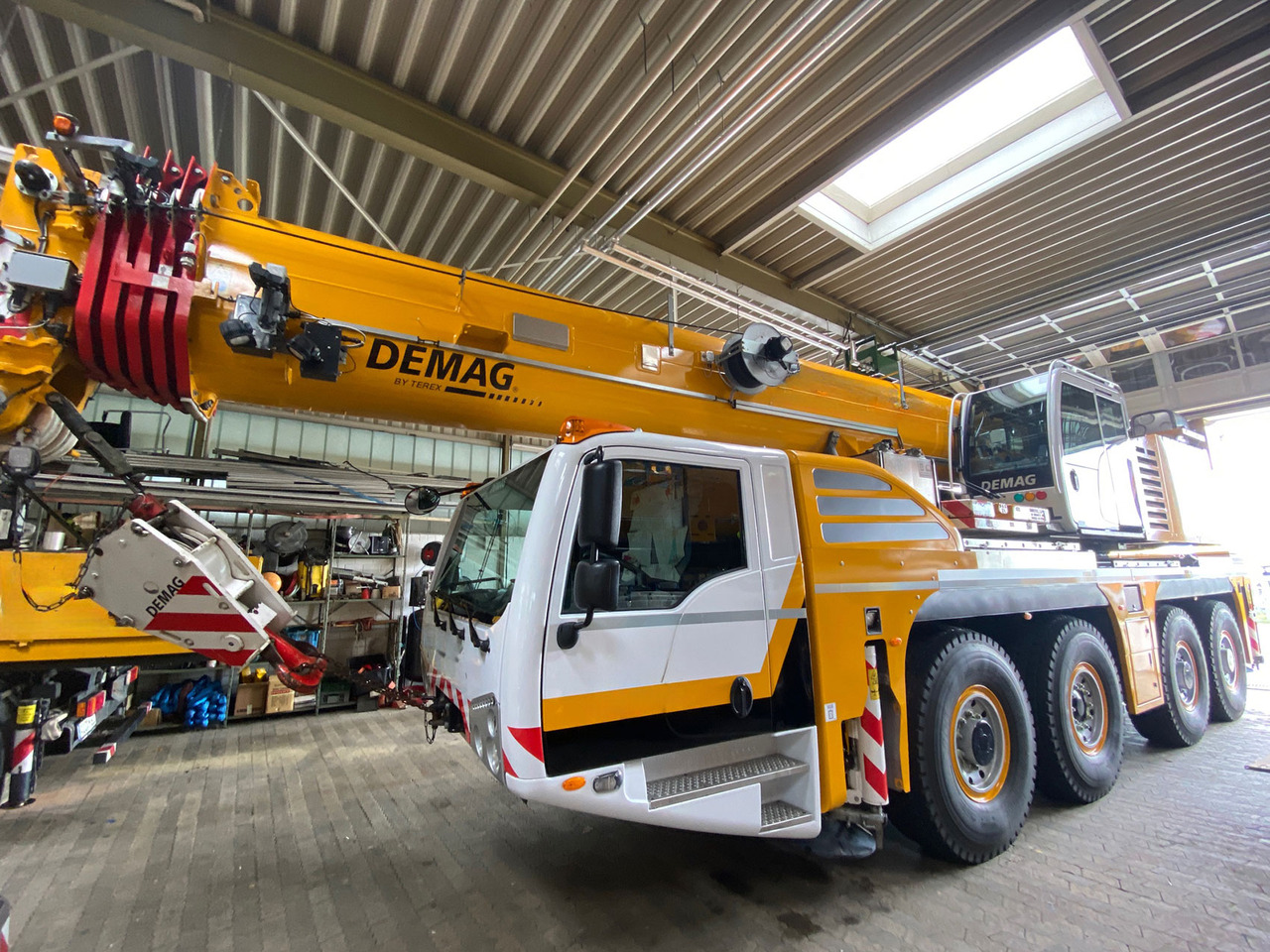 Demag AC 100-4L - Mobil vinç: fotoğraf 2 Demag AC 100-4L - Mobil vinç: fotoğraf 2