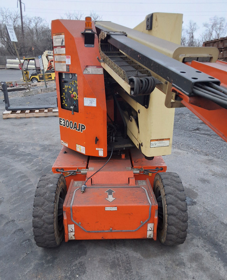 JLG E300AJP - Teleskopik tekerlekli yükleyici: fotoğraf 4 JLG E300AJP - Teleskopik tekerlekli yükleyici: fotoğraf 4