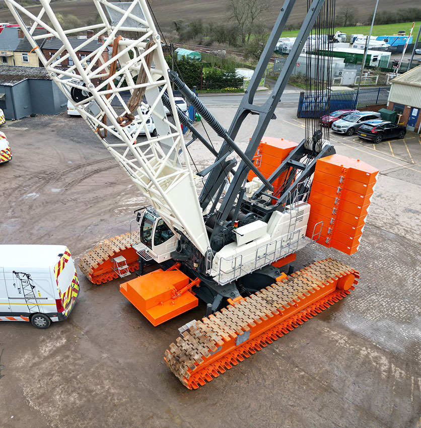 Kobelco CKE2500G - Paletli vinç: fotoğraf 1 Kobelco CKE2500G - Paletli vinç: fotoğraf 1