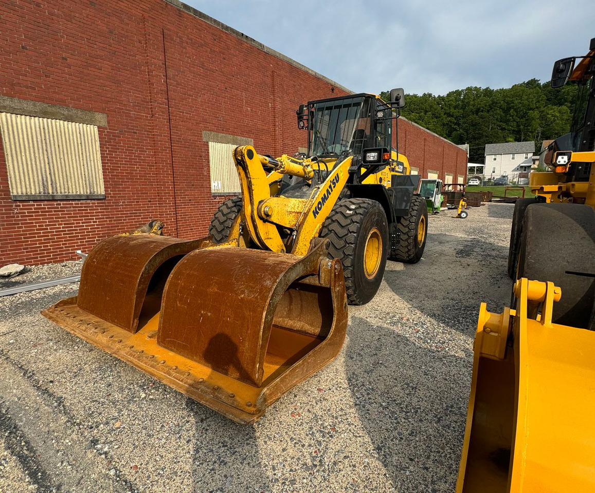 Komatsu WA320-8 - Tekerlekli yükleyici: fotoğraf 1 Komatsu WA320-8 - Tekerlekli yükleyici: fotoğraf 1