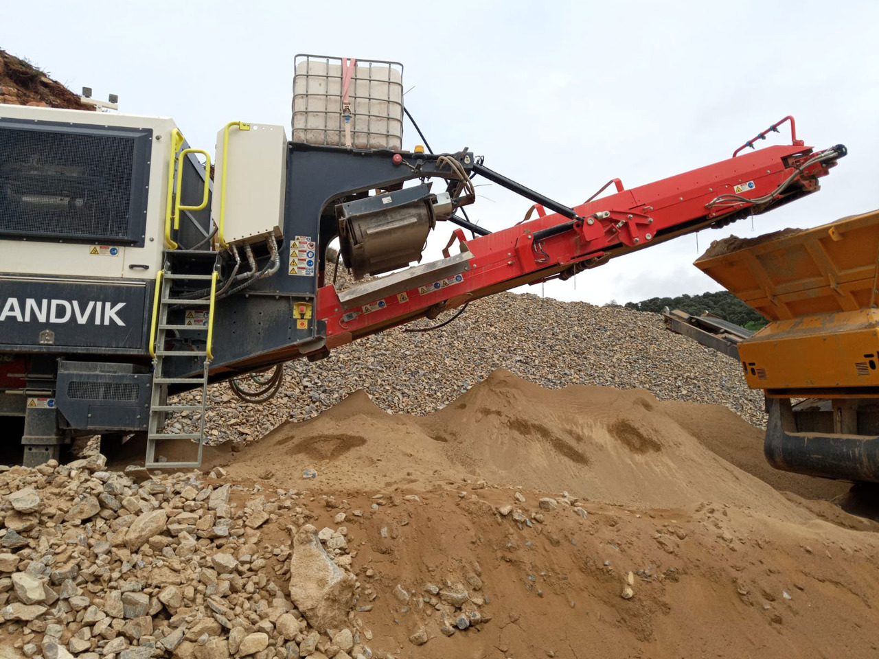 Sandvik QJ341 - Çeneli kırıcı: fotoğraf 5 Sandvik QJ341 - Çeneli kırıcı: fotoğraf 5