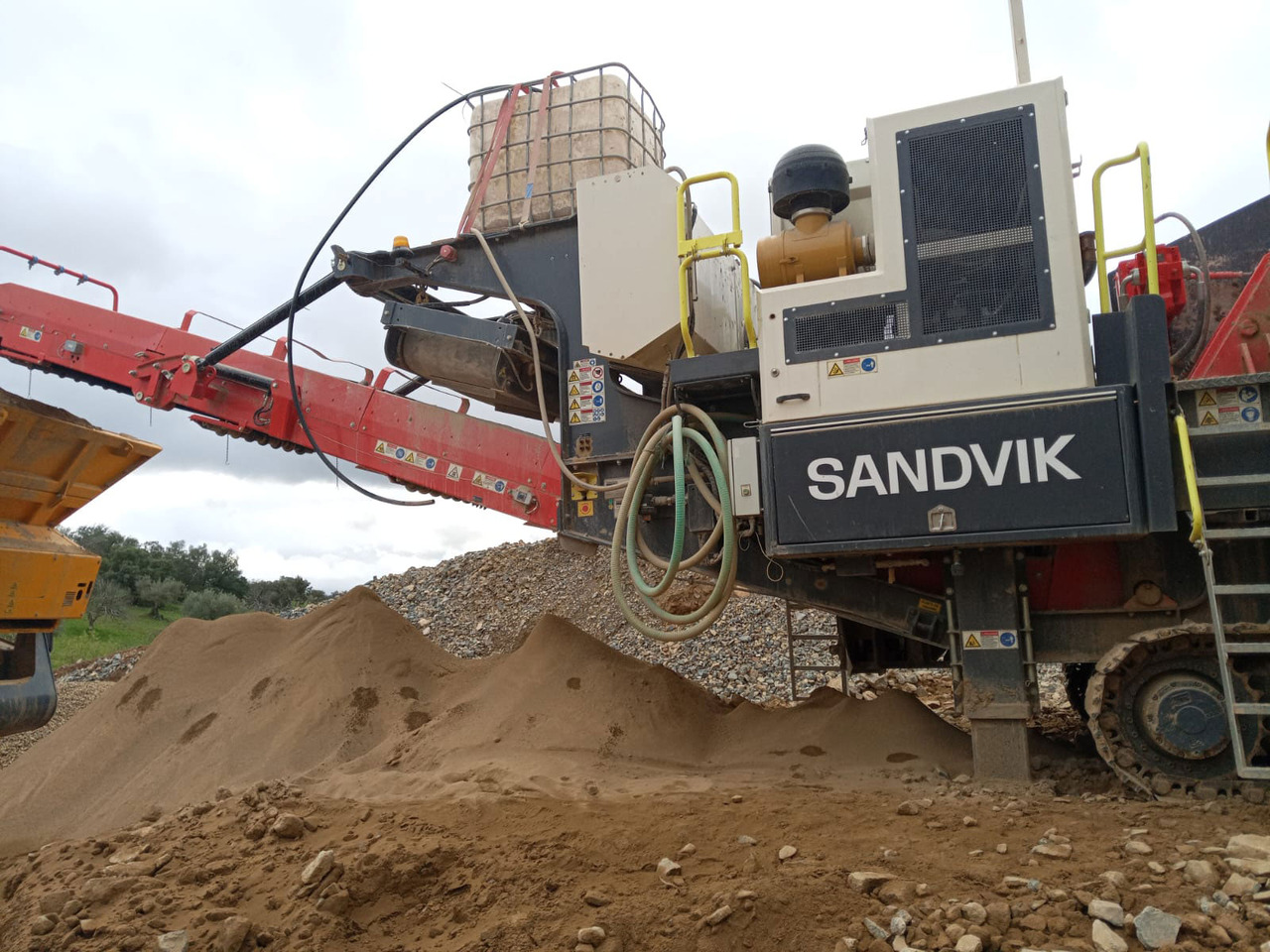 Sandvik QJ341 - Çeneli kırıcı: fotoğraf 3 Sandvik QJ341 - Çeneli kırıcı: fotoğraf 3
