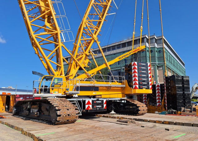 Terex Demag CC 3800-1 - Paletli vinç: fotoğraf 1 Terex Demag CC 3800-1 - Paletli vinç: fotoğraf 1