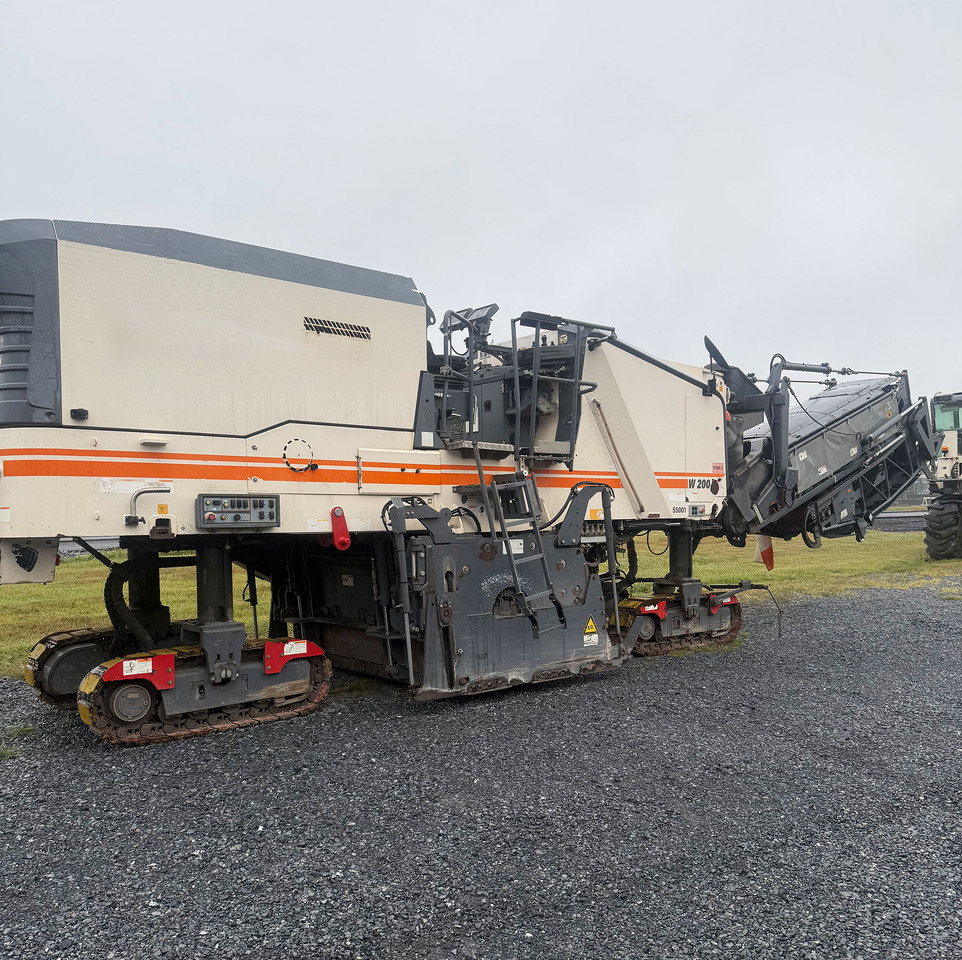 Wirtgen W 200 I - Asfalt freze: fotoğraf 1 Wirtgen W 200 I - Asfalt freze: fotoğraf 1