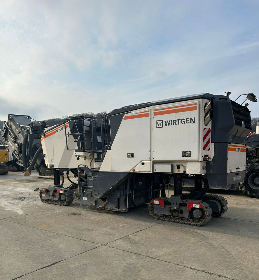 Wirtgen W 210 FI - Asfalt serici: fotoğraf 1 Wirtgen W 210 FI - Asfalt serici: fotoğraf 1