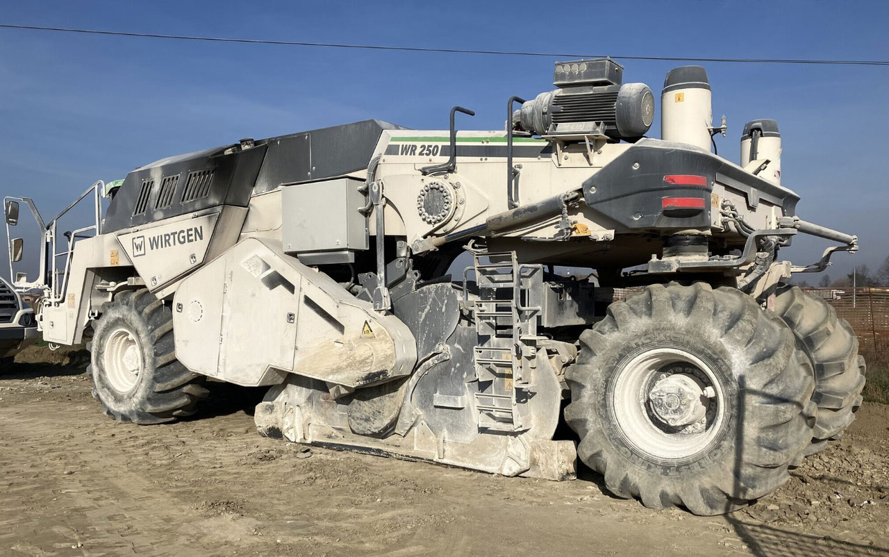Wirtgen WR 250 I - Toprak stabilizatörü: fotoğraf 4 Wirtgen WR 250 I - Toprak stabilizatörü: fotoğraf 4
