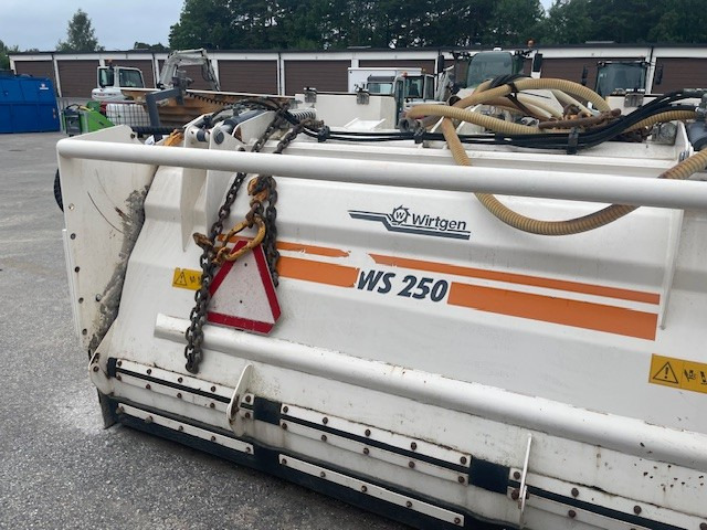 Wirtgen WS 250 - Toprak stabilizatörü: fotoğraf 2 Wirtgen WS 250 - Toprak stabilizatörü: fotoğraf 2